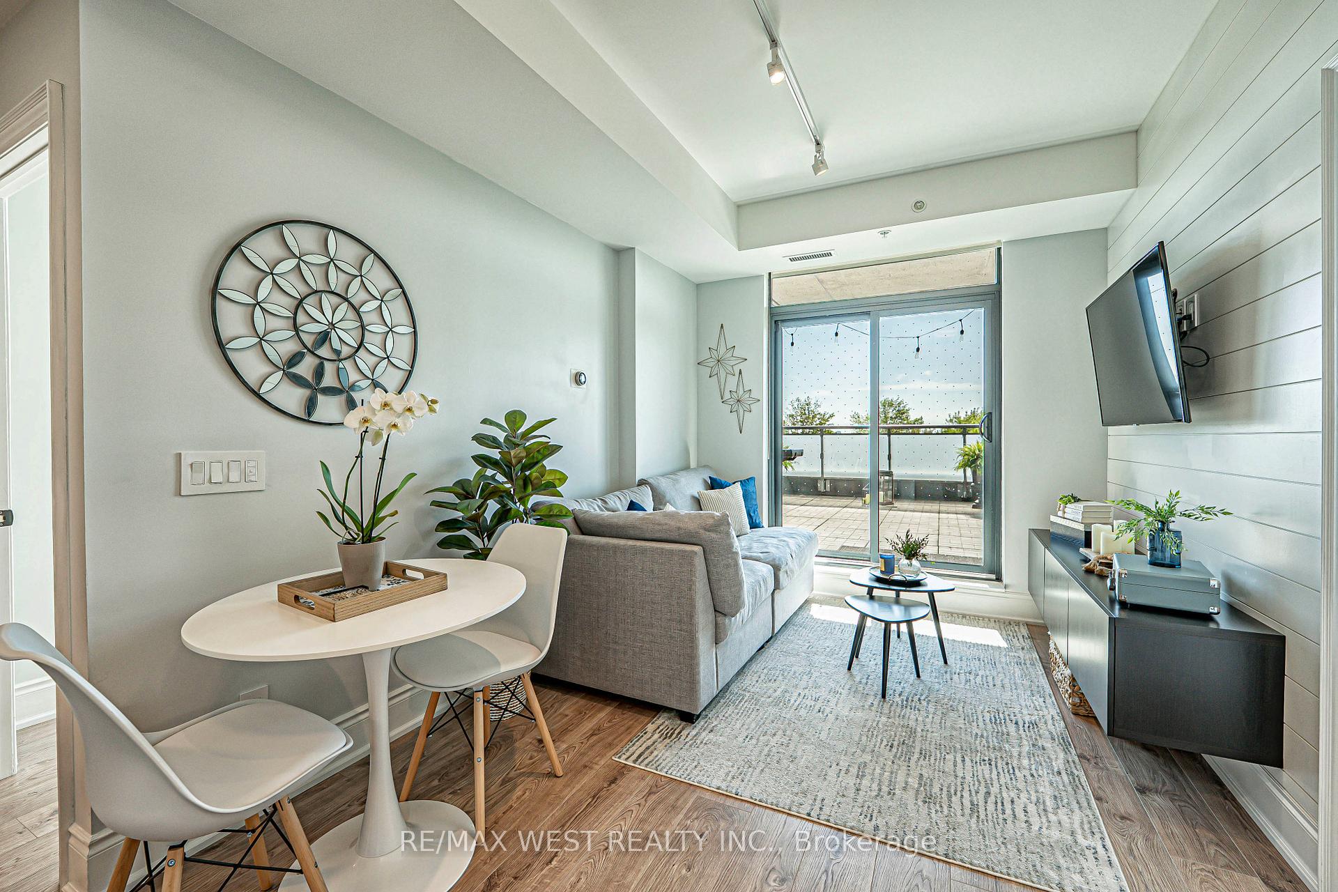 2 Bedrooms Condo at 2522 Keele, Toronto For sale