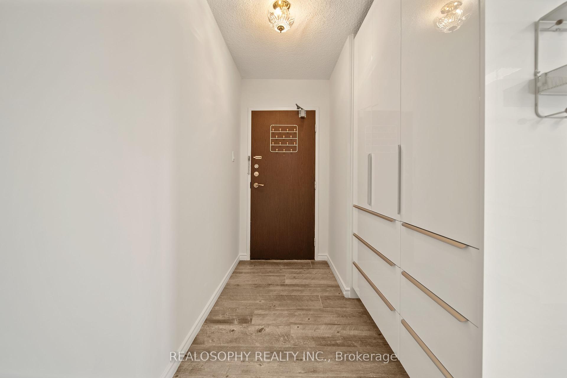 3 Bedrooms Condo at 100 Quebec, Toronto For sale