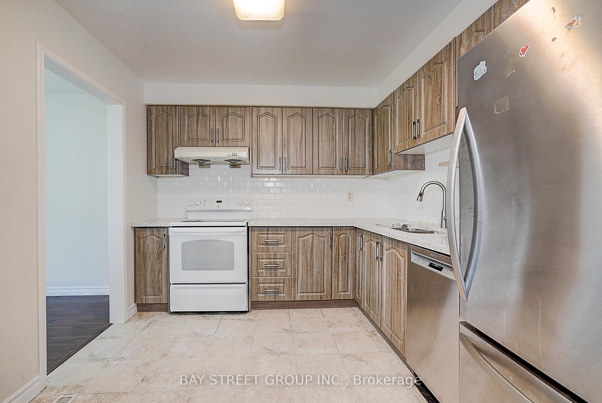 4 Bedrooms Condo at 270 Timberbank, Toronto For sale
