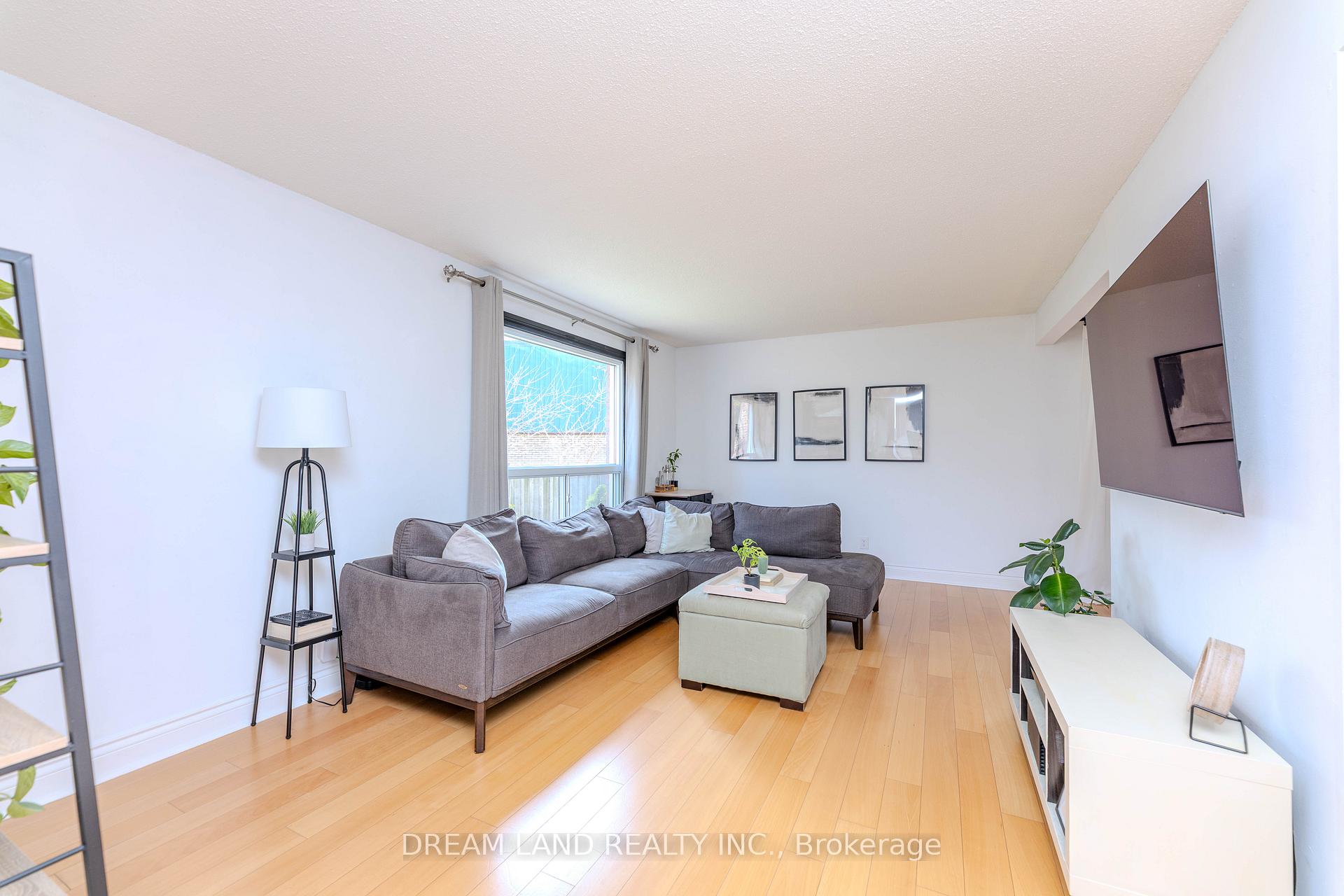 3 Bedrooms Condo at 653 Francis,  Burlington For sale