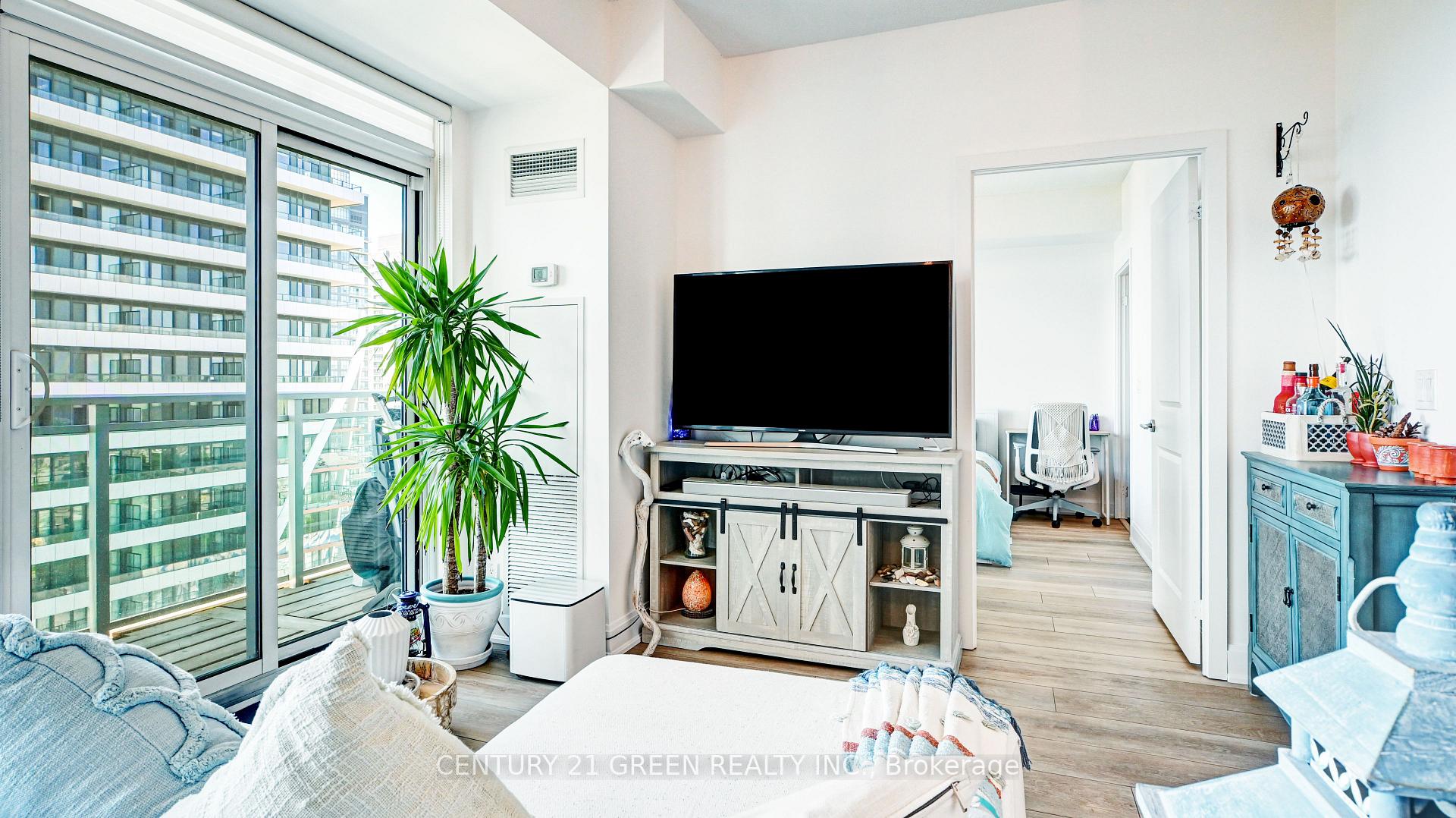 2 Bedrooms Condo at 33 Shore Breeze, Toronto For sale