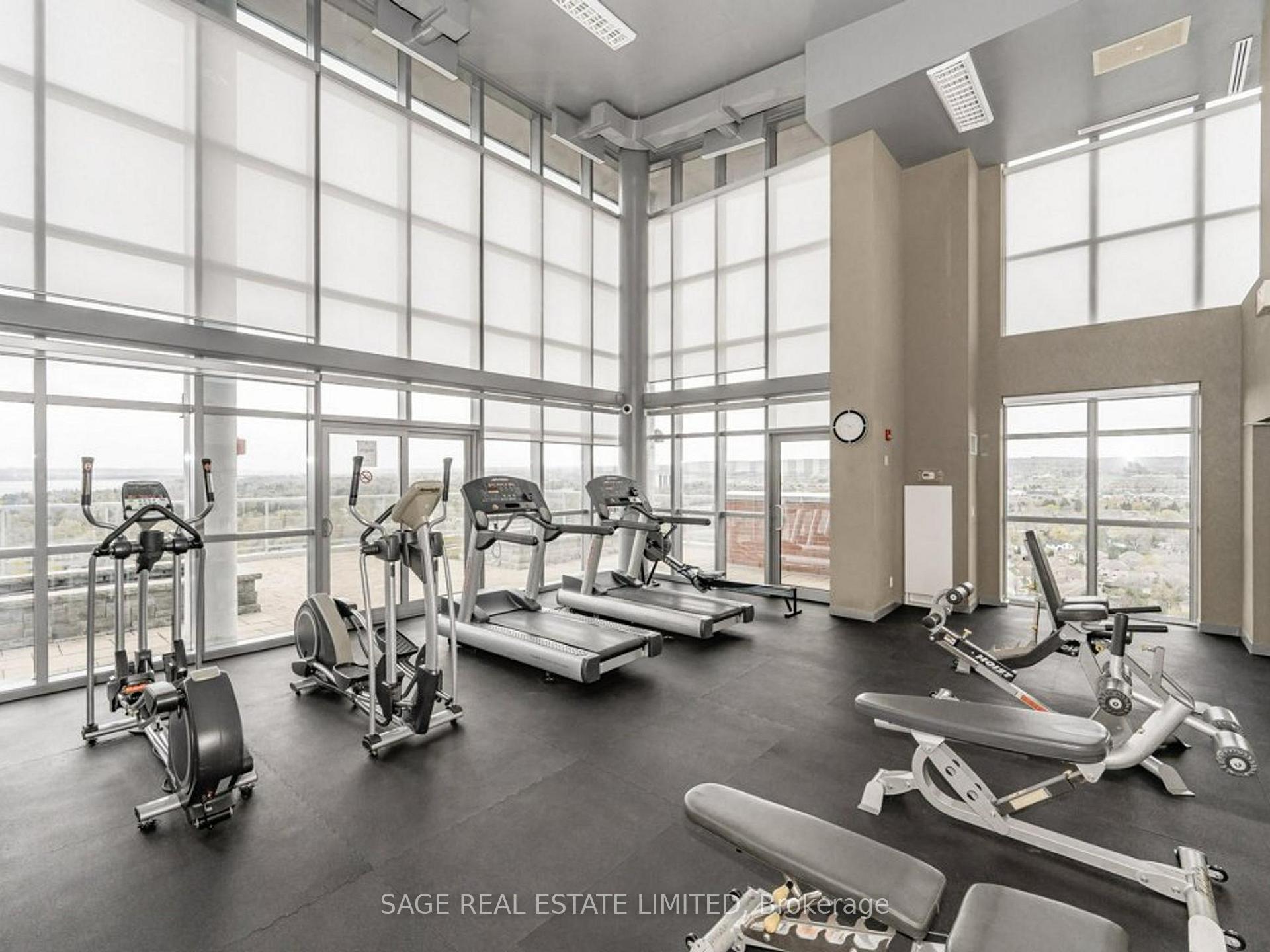 2 Bedrooms Condo at 551 Maple, Burlington For sale
