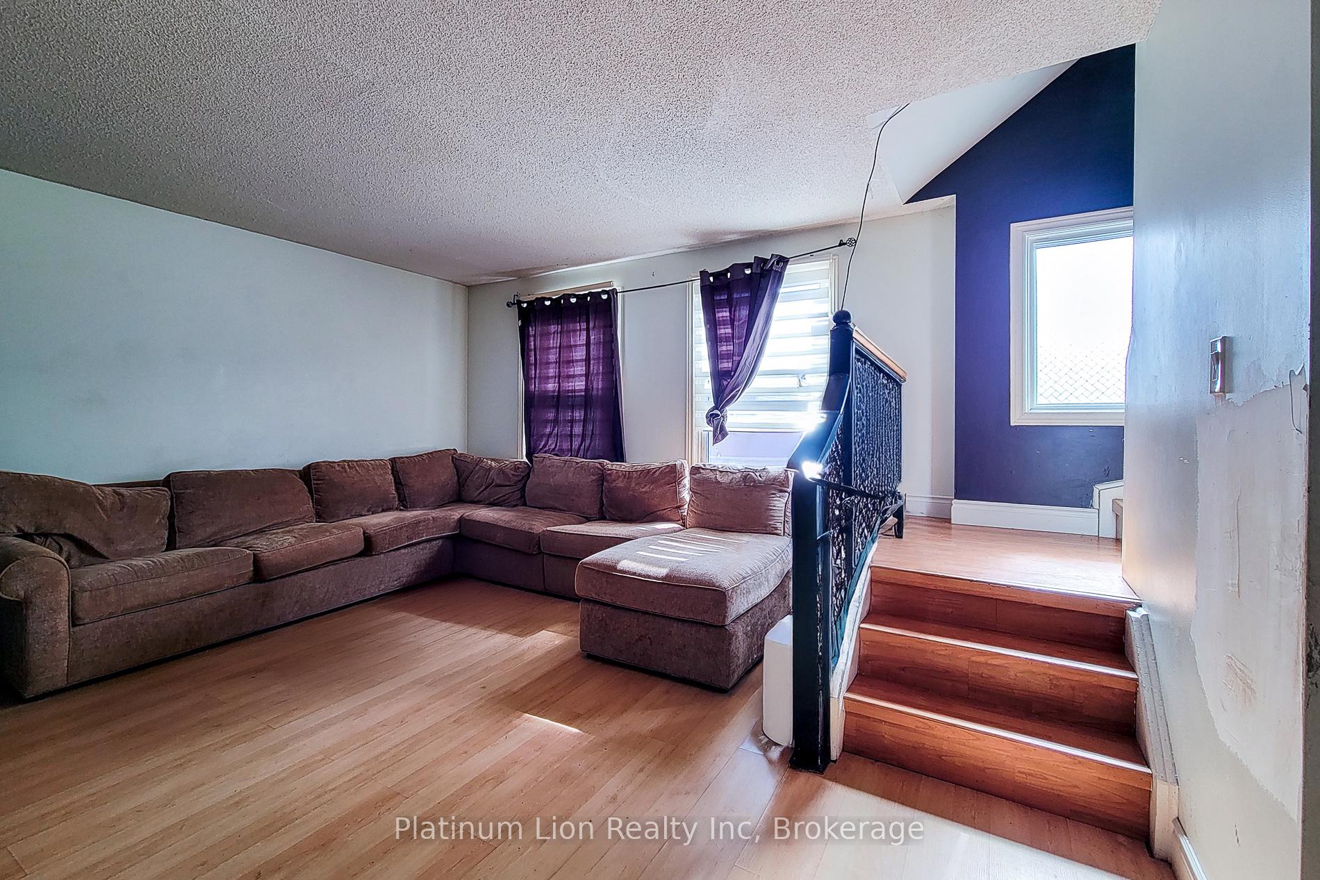 3 Bedrooms Condo at 1255 Upper Gage,  Hamilton For sale
