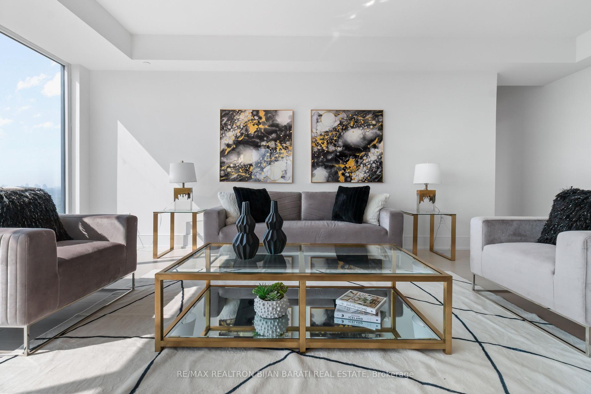 3 Bedrooms Condo at 10 Inn On The Park, Toronto For sale