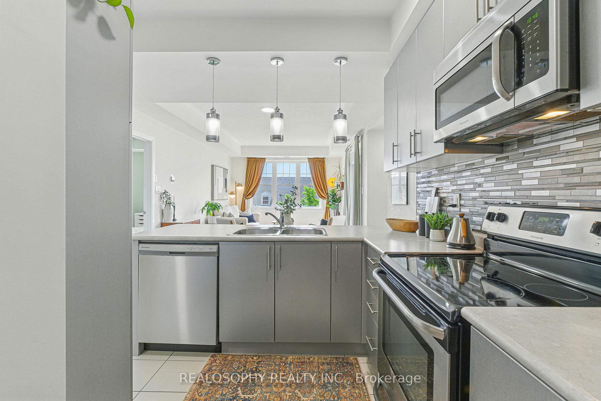 2 Bedrooms Condo at 2333 Sawgrass, Oakville For sale