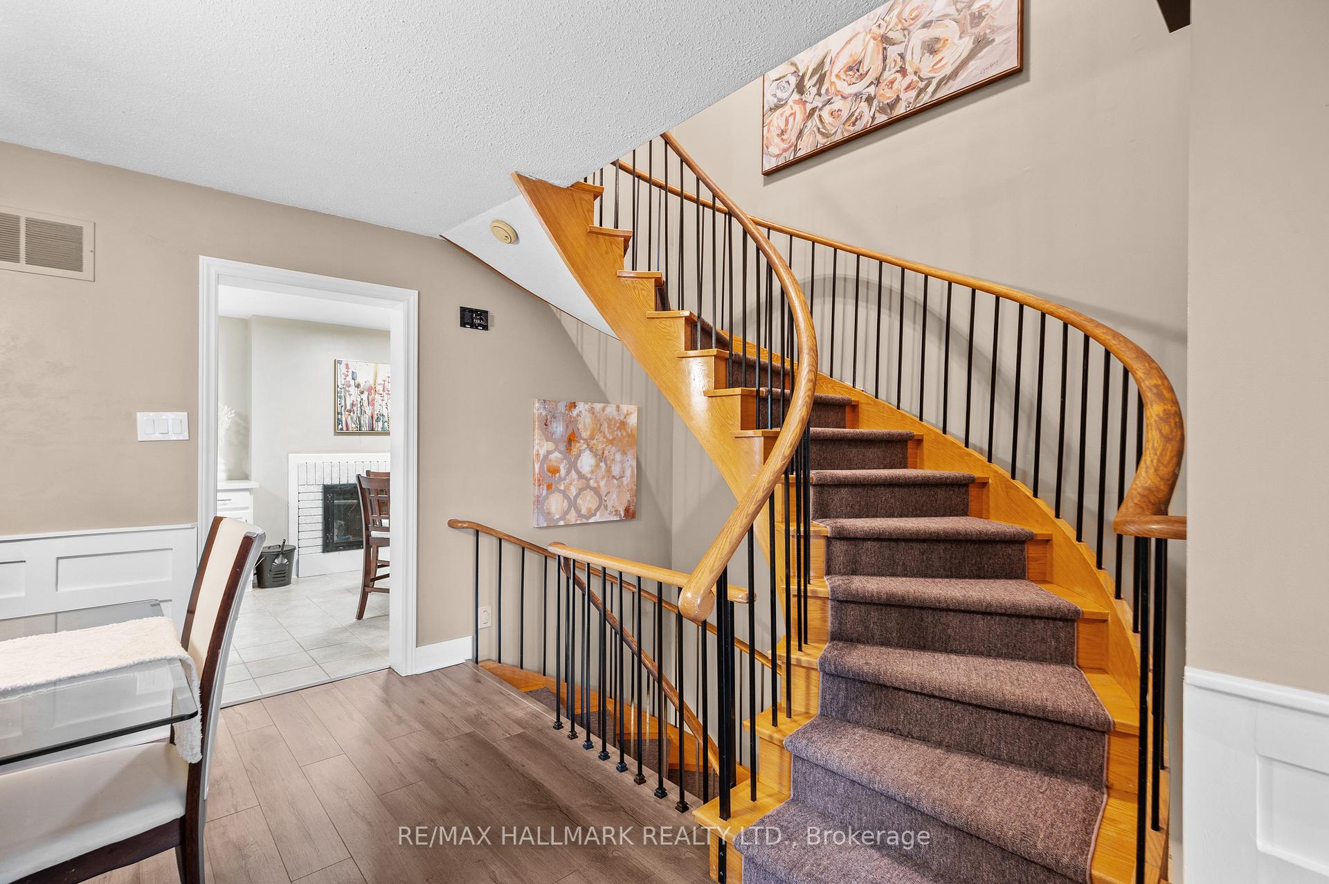 3 Bedrooms Condo at 6679 Shelter Bay,  Mississauga For sale