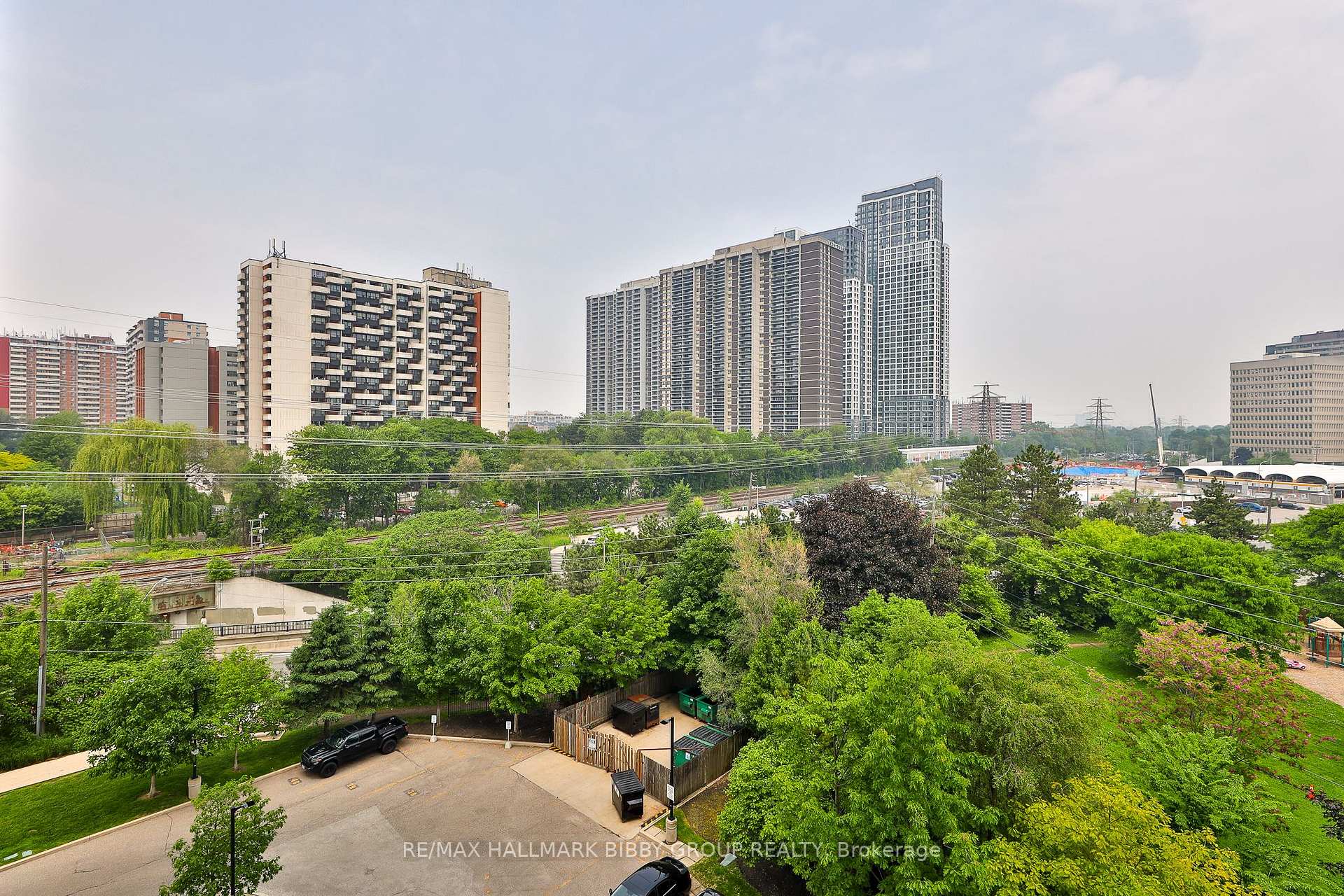 2 Bedrooms Condo at 2 Fieldway, Toronto For sale