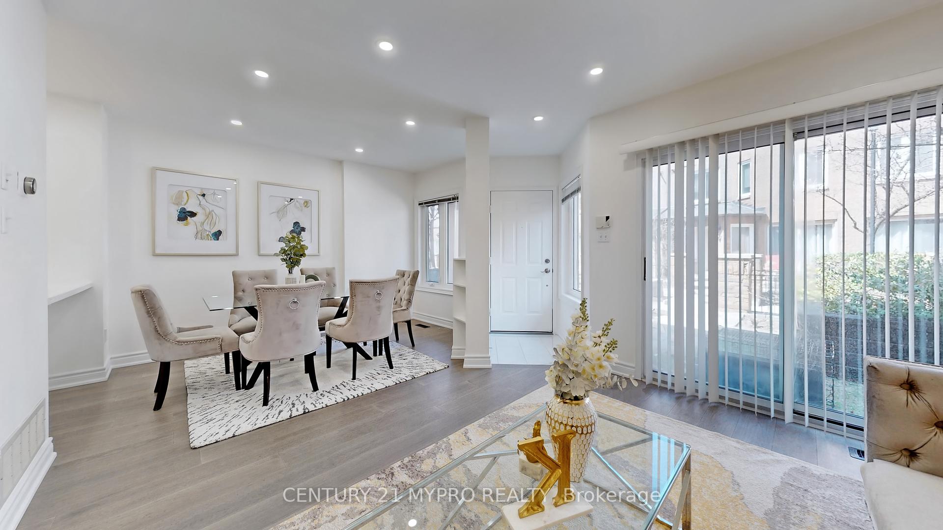 3 Bedrooms Condo at 735 New Westminster,  Vaughan For sale