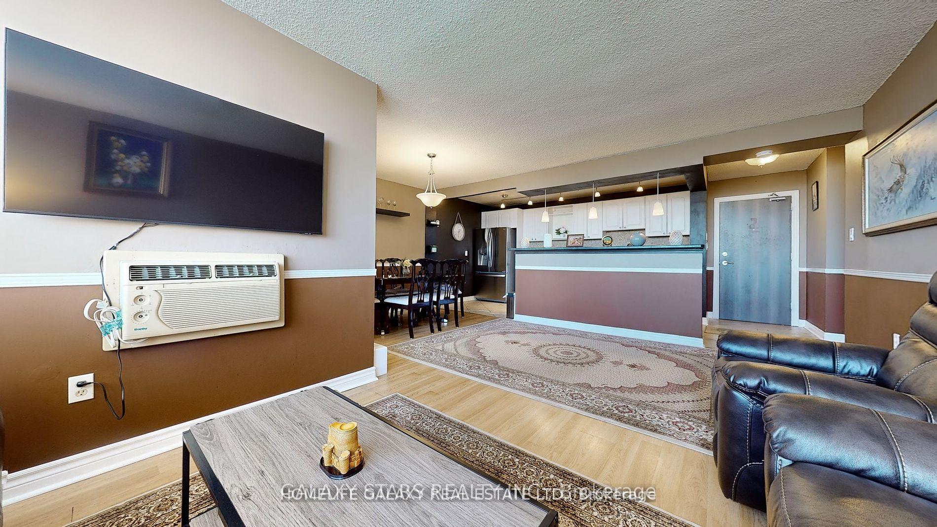 3 Bedrooms Condo at 2556 Argyle, Mississauga For sale