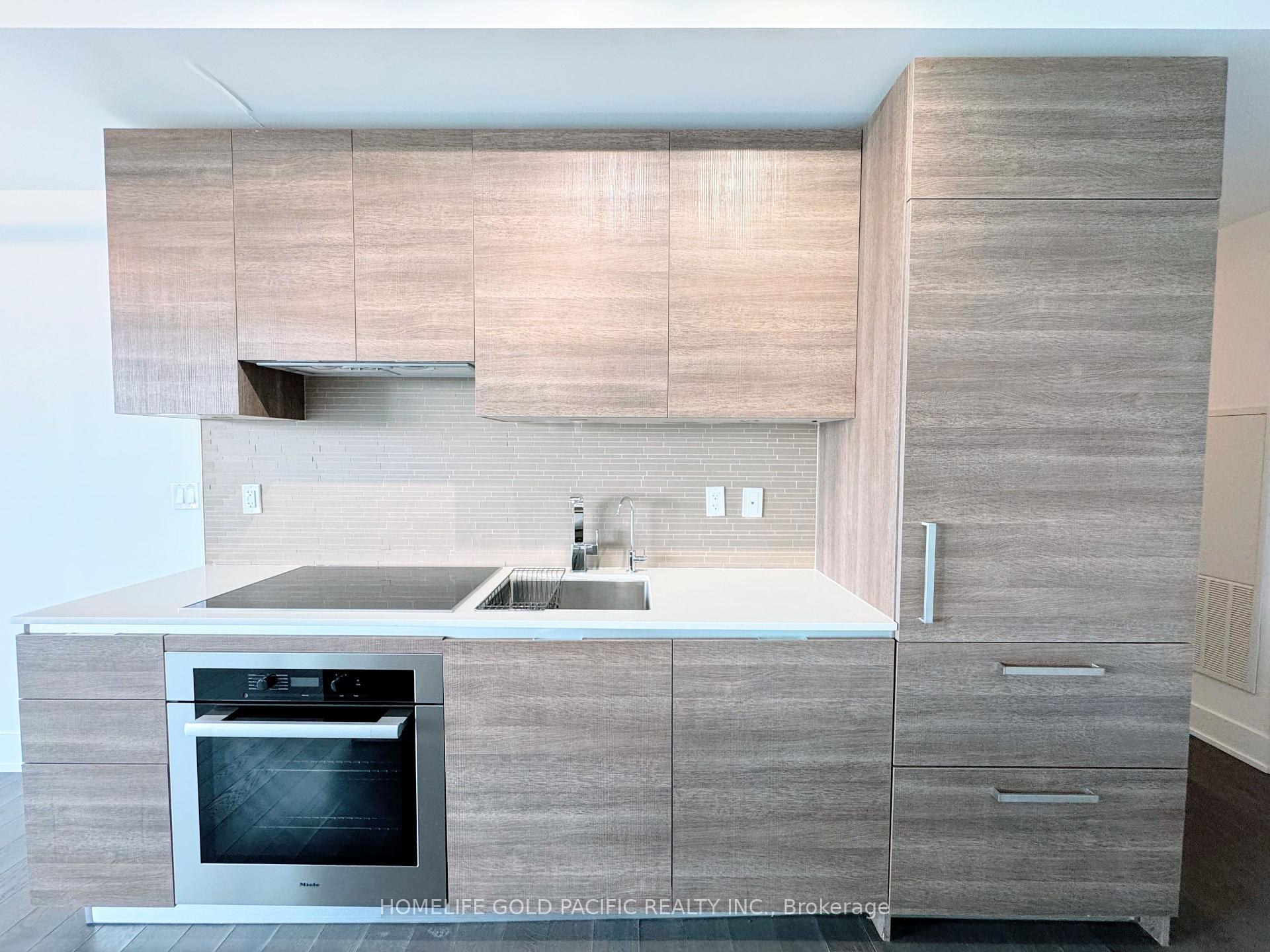 2 Bedrooms Condo at 200 Bloor, Toronto For sale