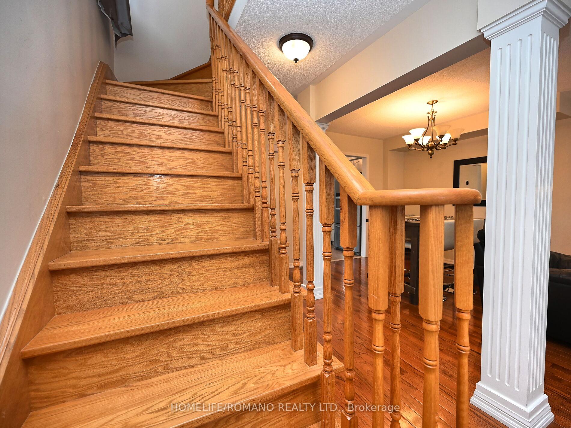 4 Bedrooms Condo at 3030 Breakwater, Mississauga For sale