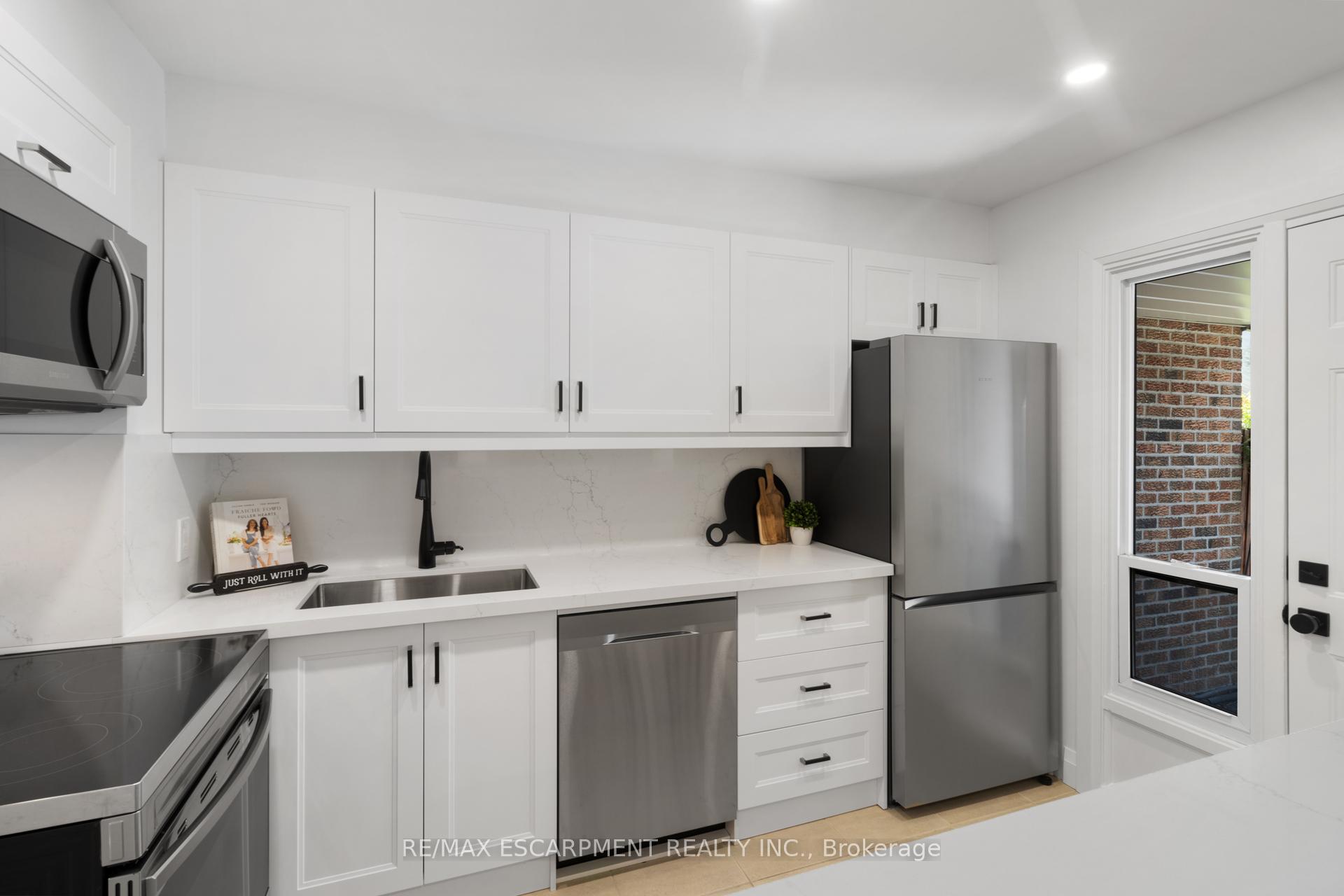 3 Bedrooms Condo at 2020 South Millway,  Mississauga For sale