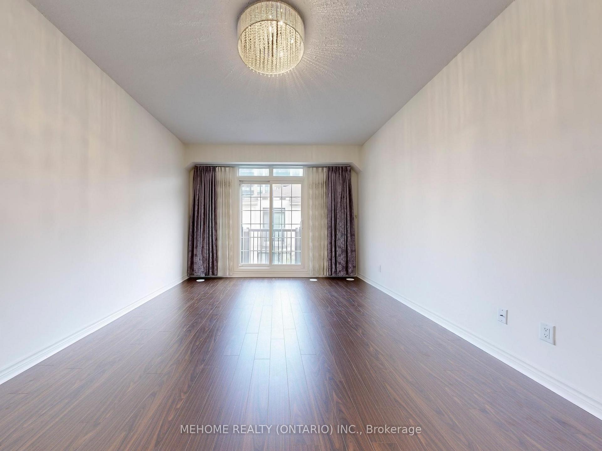 3 Bedrooms Condo at 7 Brighton, Vaughan For sale