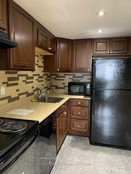 #1012 - 115 Hillcrest Avenue, Mississauga, ON L5B 3Y9