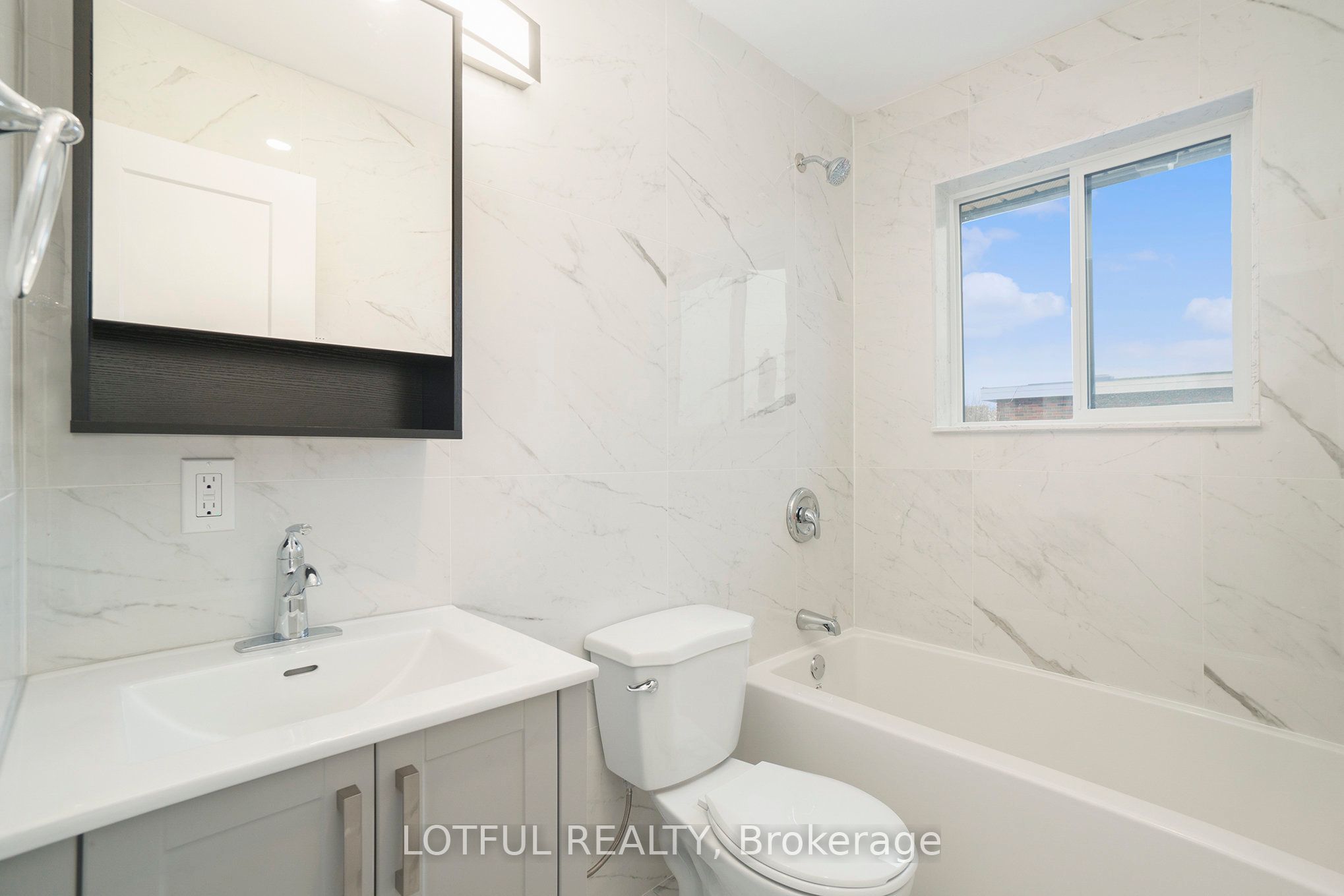 484 Queen Mary Street #6, Overbrook - Castleheights and Area 3502 - Overbrook/Castle Heights