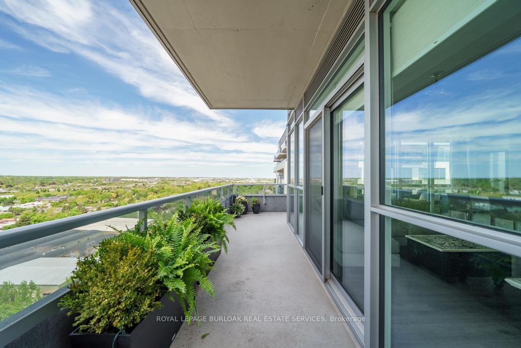 2 Bedrooms Condo at 2087 Fairview, Burlington For sale