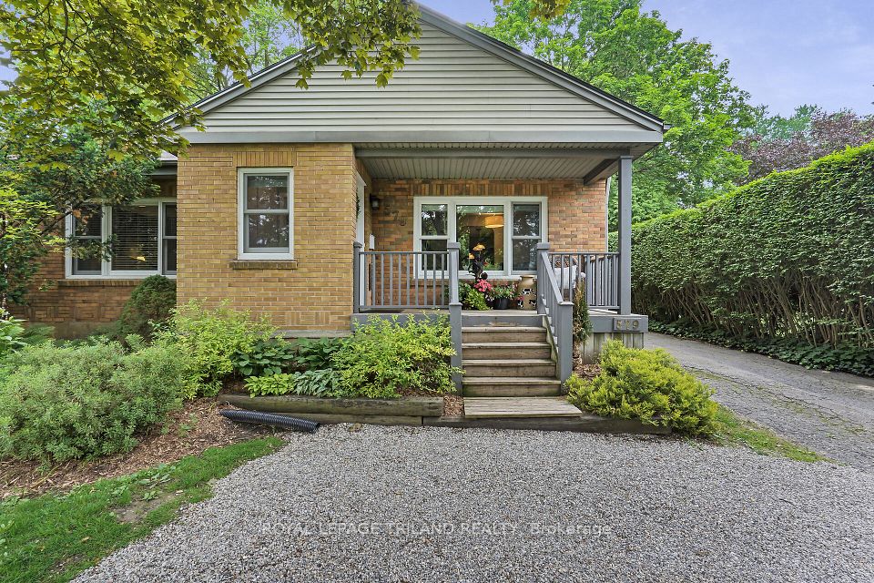 579 Regent