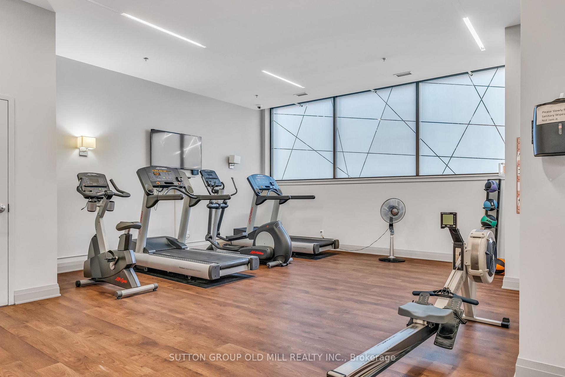 2 Bedrooms Condo at 400 Wellington, Toronto For sale