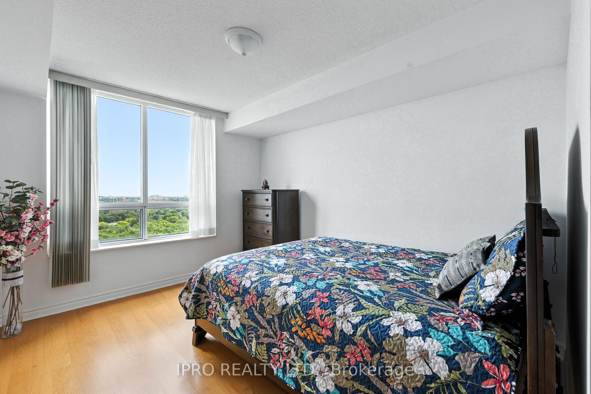 3 Bedrooms Condo at 61 Town Centre, Toronto For sale