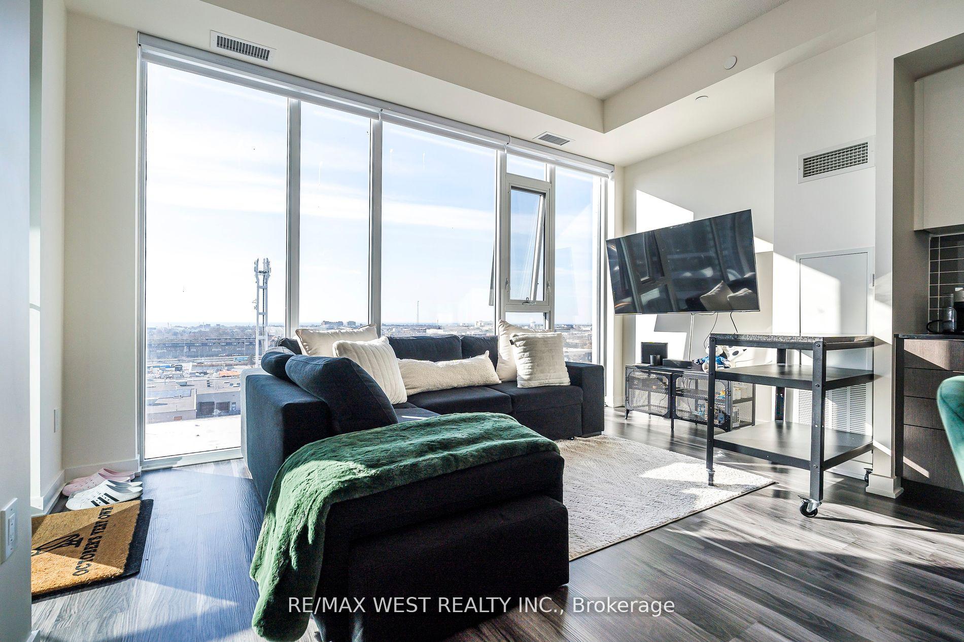 2 Bedrooms Condo at 859 The Queensway, Toronto For sale