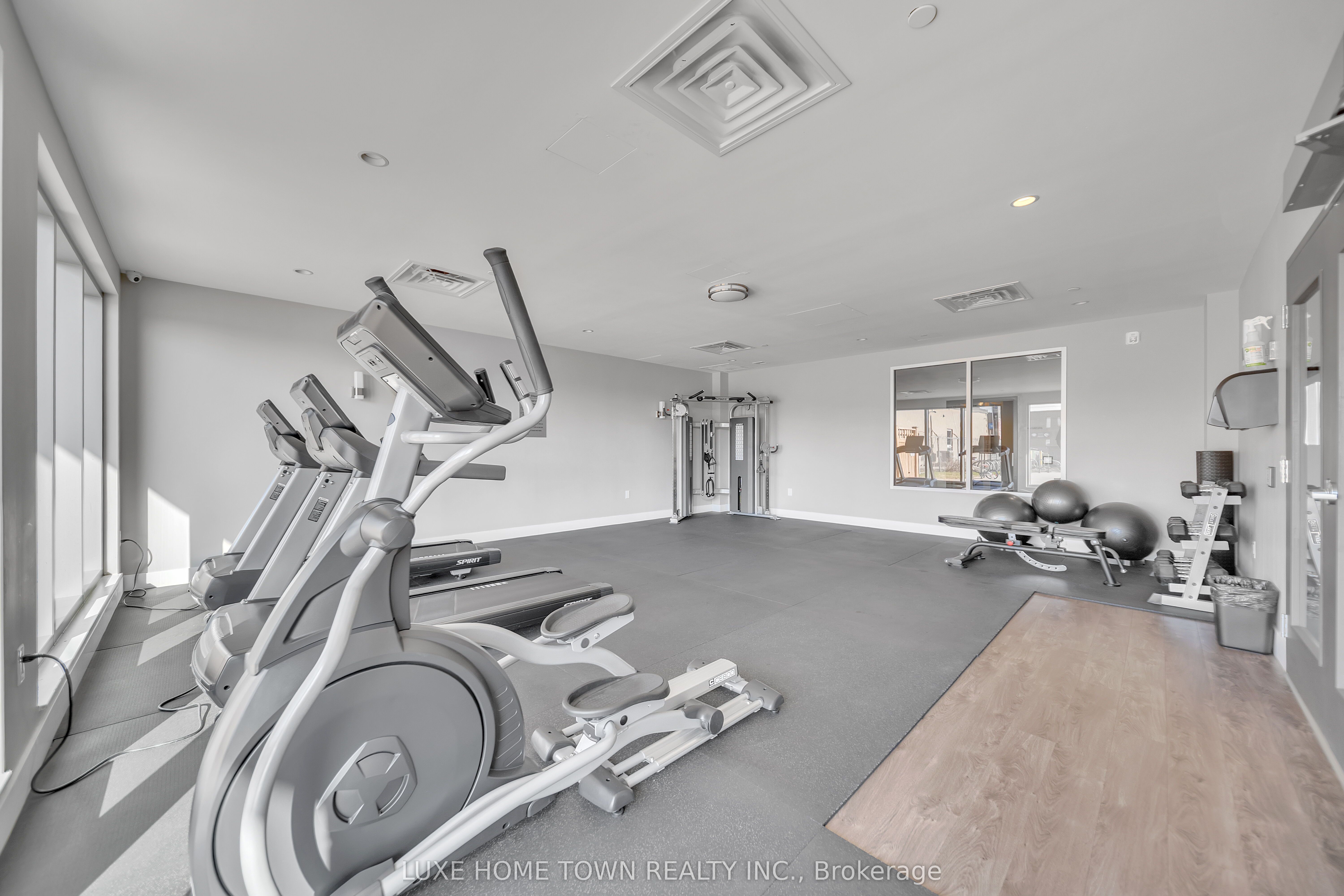 716 Main Street E, #801