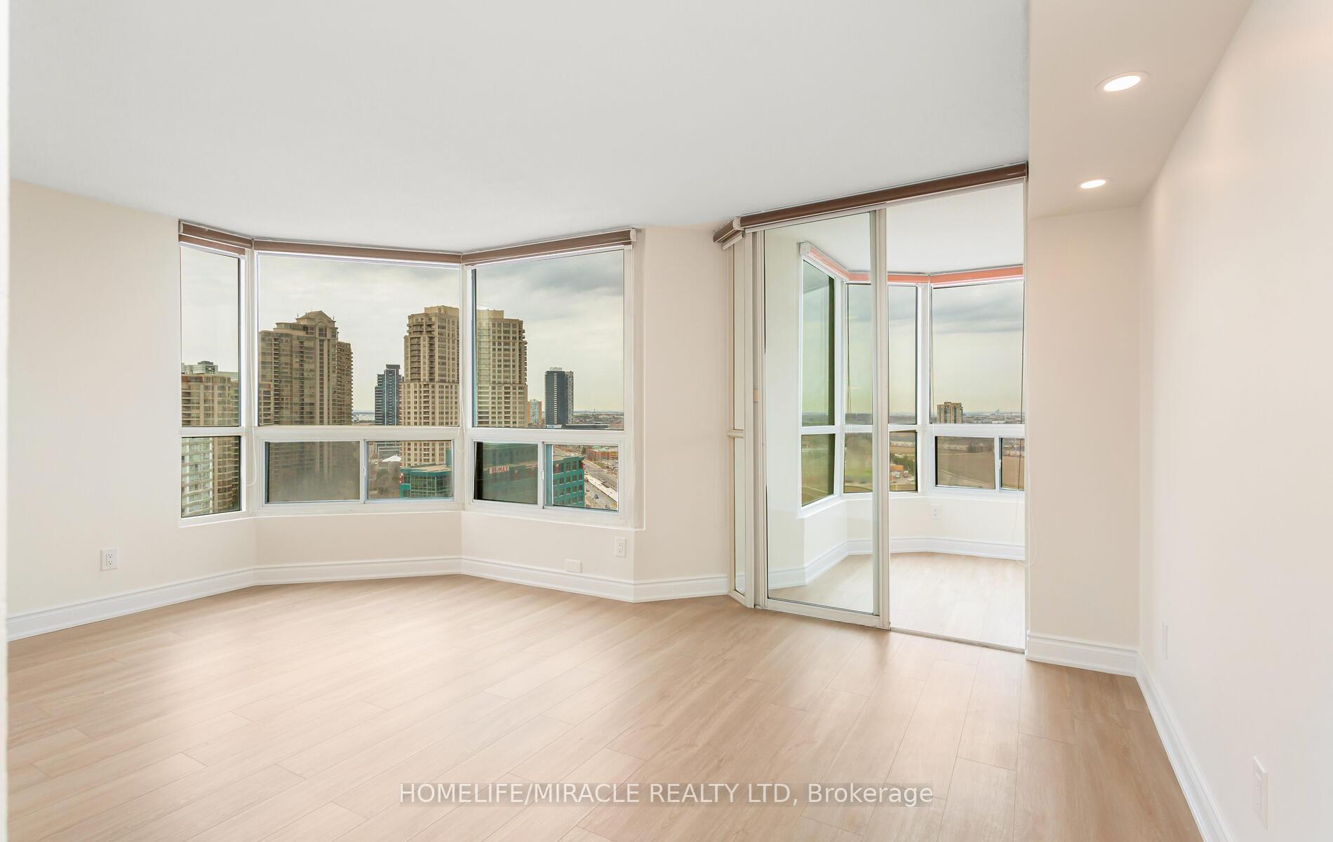 3 Bedrooms Condo at 4450 Tucana, Mississauga For sale
