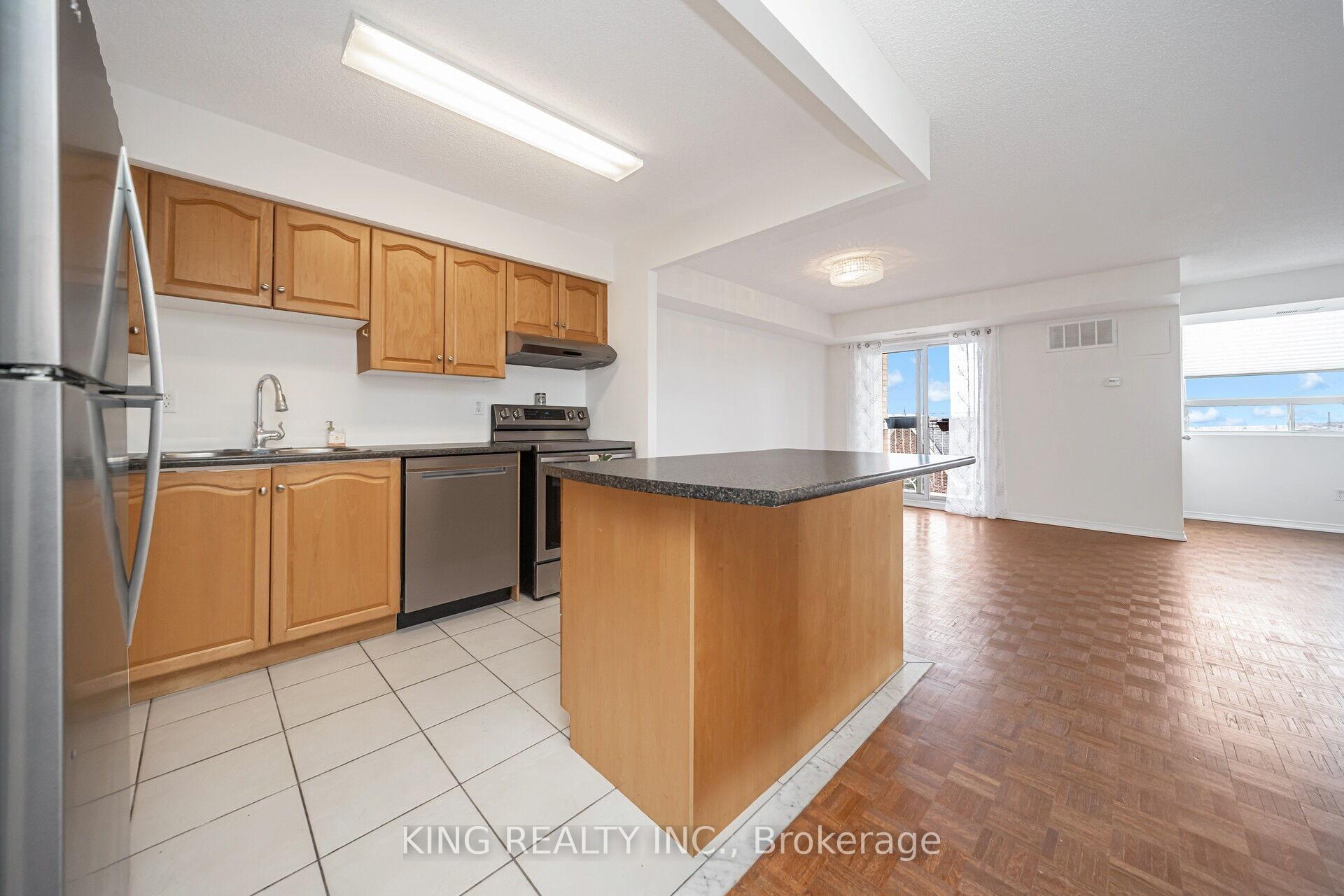 3 Bedrooms Condo at 32 Tannery,  Mississauga For sale