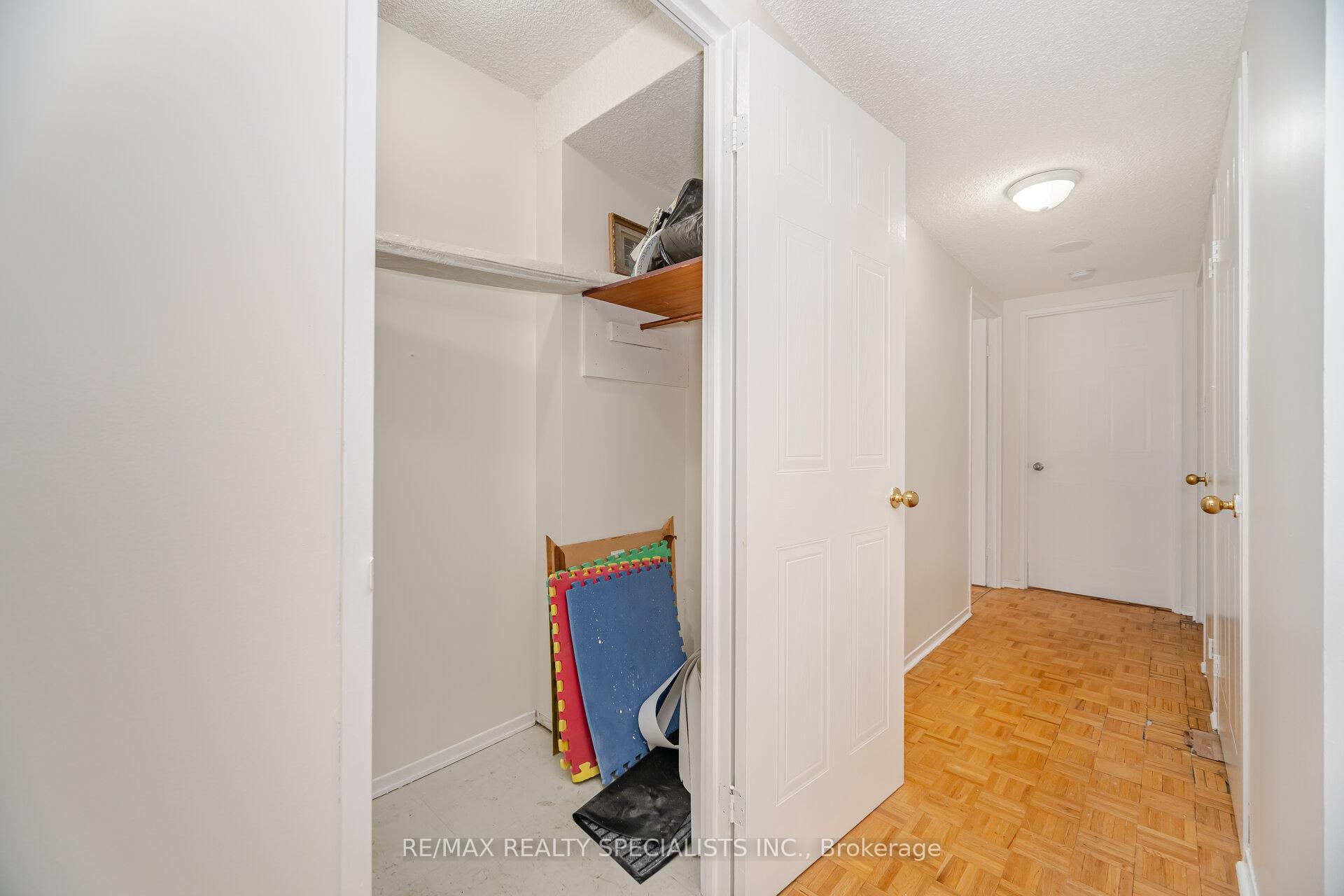 3 Bedrooms Co-op at 350 Webb, Mississauga For sale