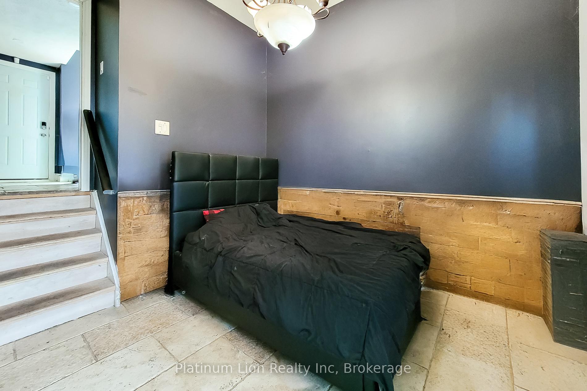 3 Bedrooms Condo at 1255 Upper Gage,  Hamilton For sale
