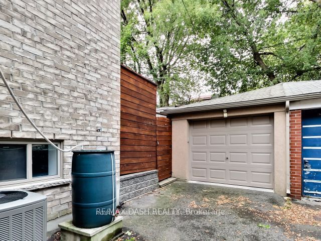 82 Robina Avenue