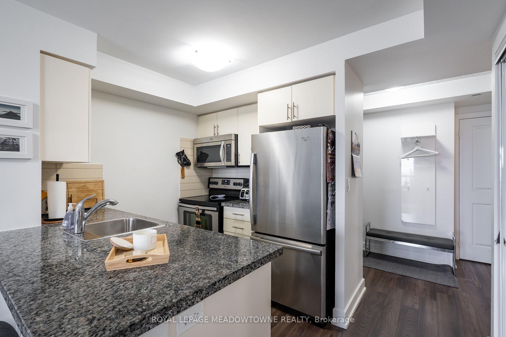 2 Bedrooms Condo at 2 Eva,  Toronto For sale