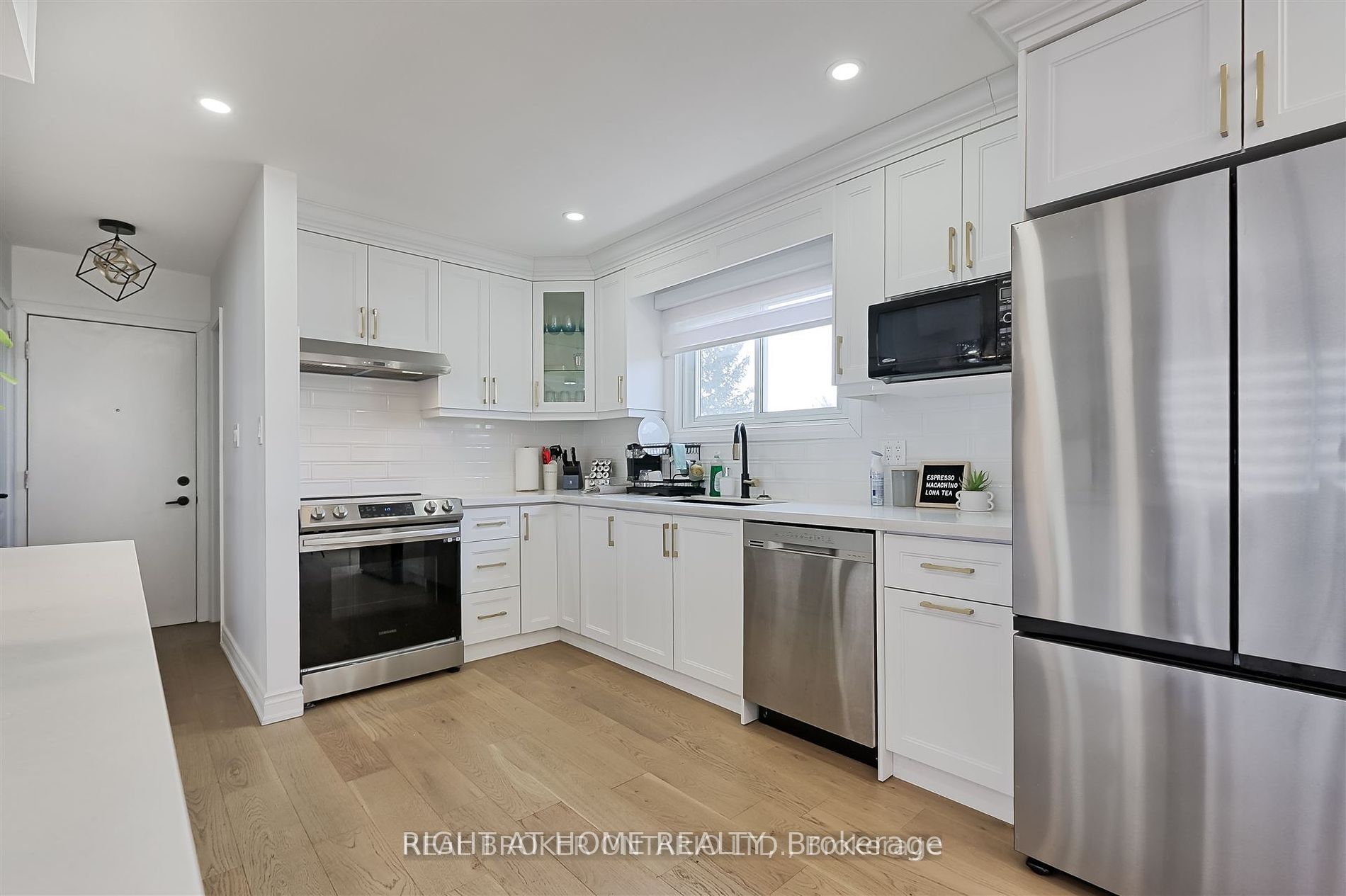UPPER-778 Ashley Court