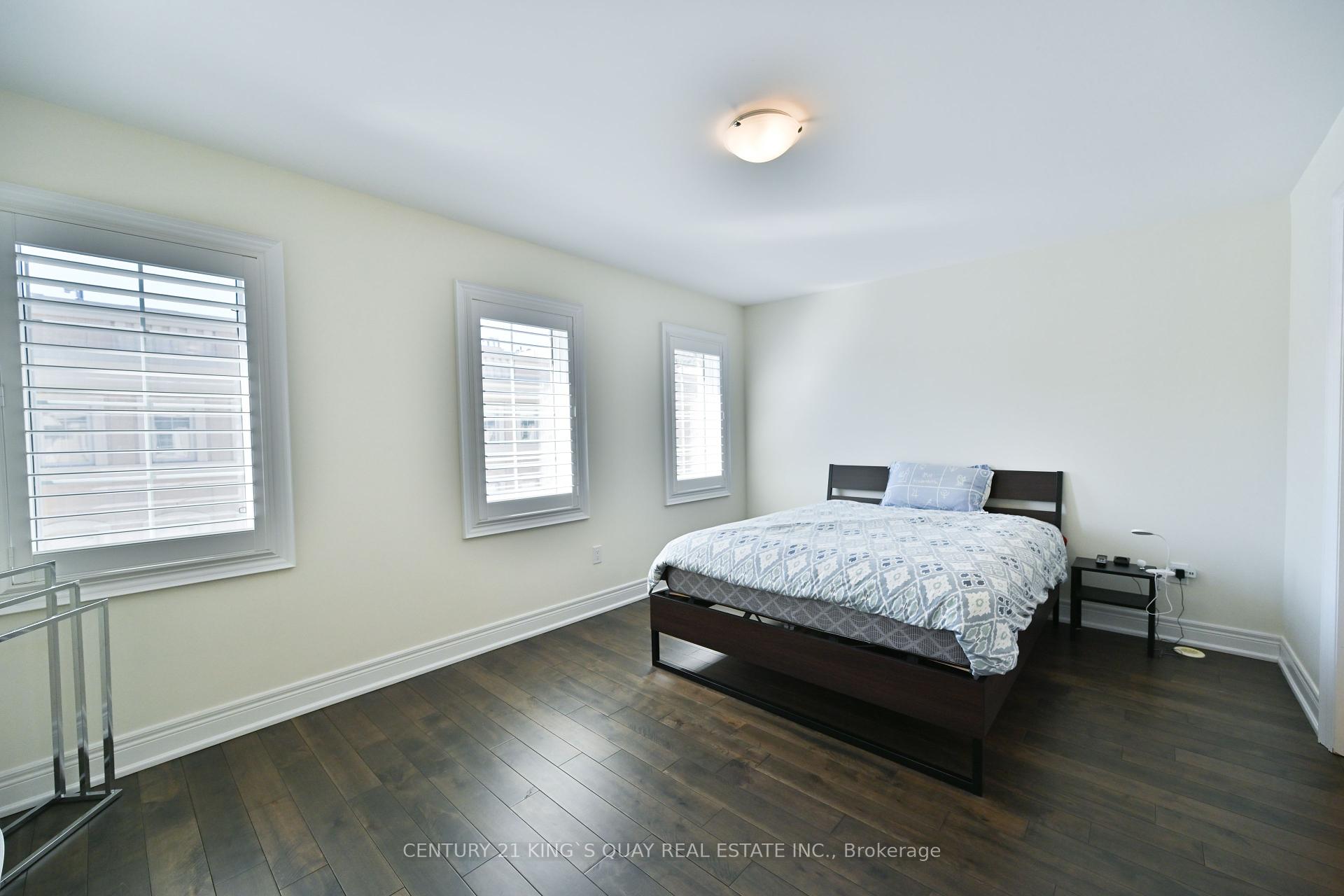 3 Bedrooms Condo at 40 Hargrave,  Toronto For sale