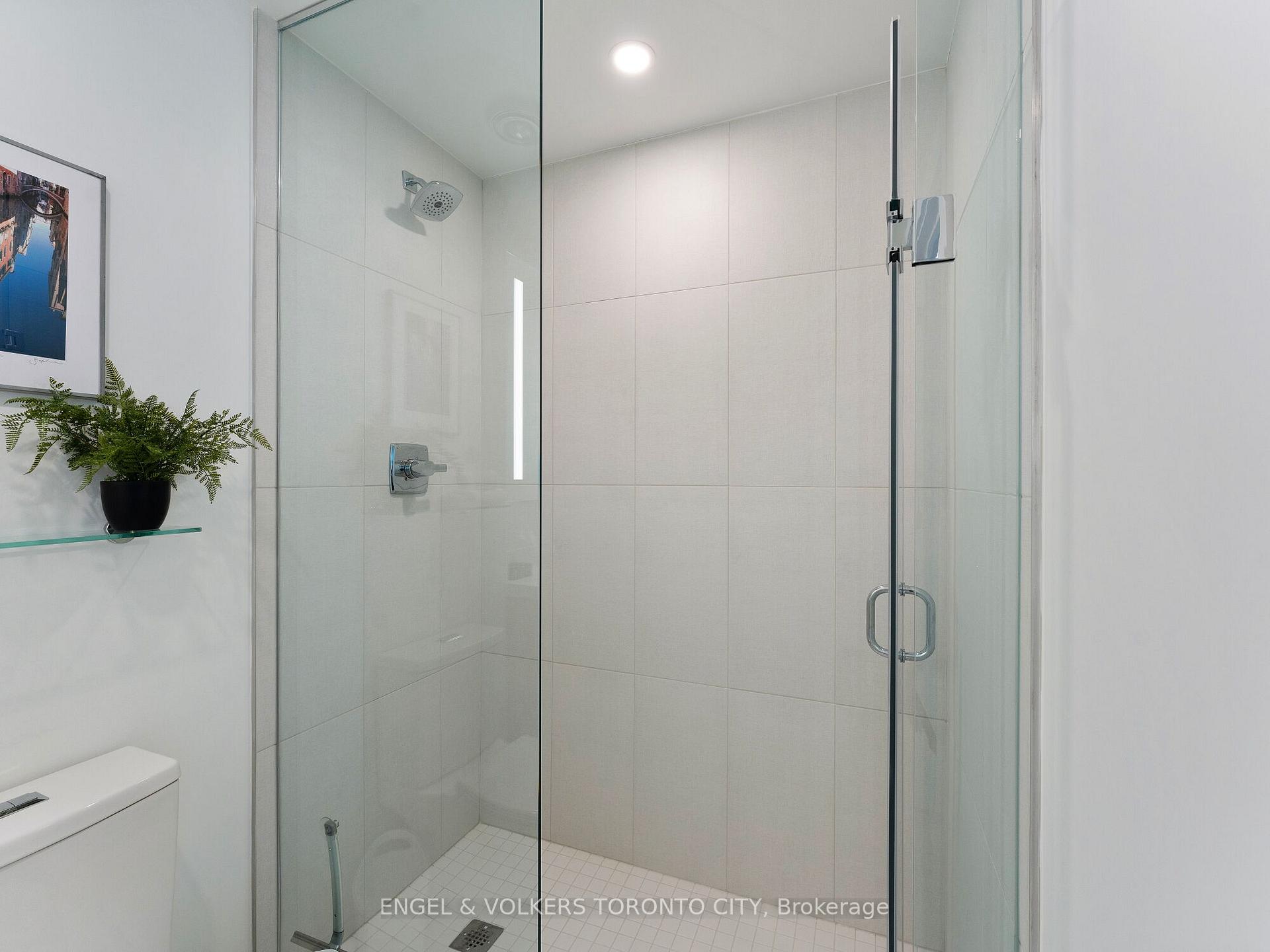 4 Bedrooms Condo at 30 Inn On The Park, Toronto For sale
