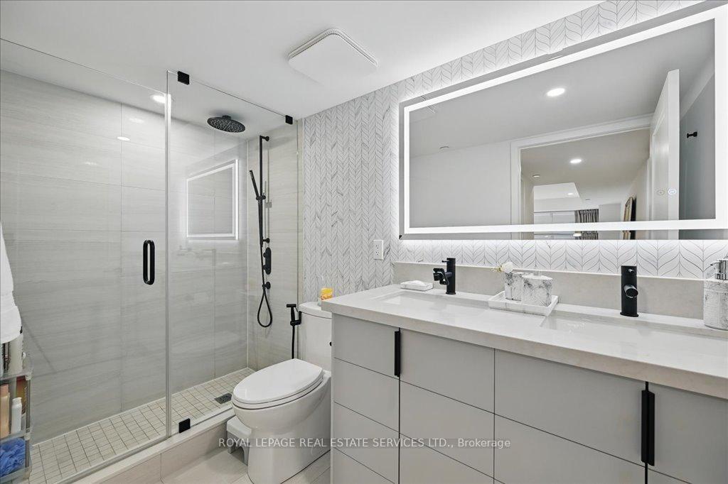 3 Bedrooms Condo at 2489 Taunton, Oakville For sale