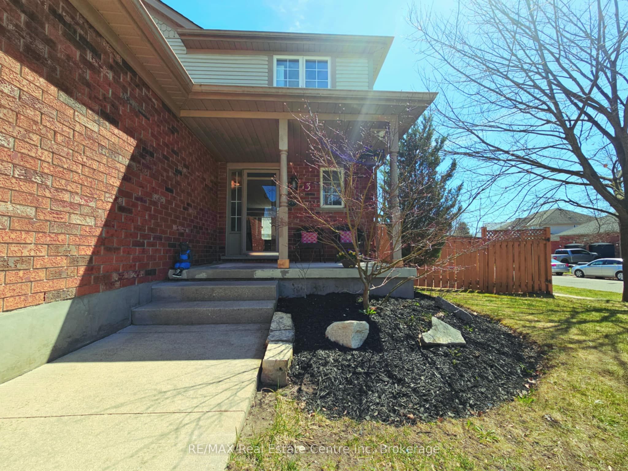 3 Karalee Crescent