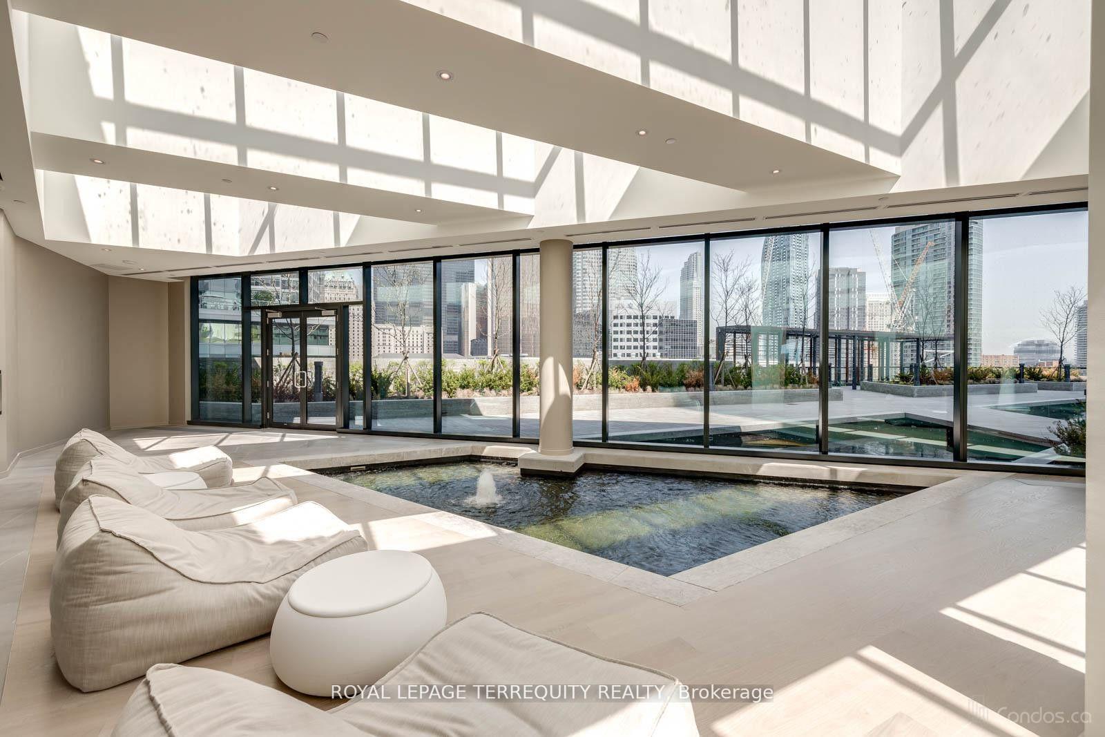 1 Bedroom Condo at 88 Harbour, Toronto For sale