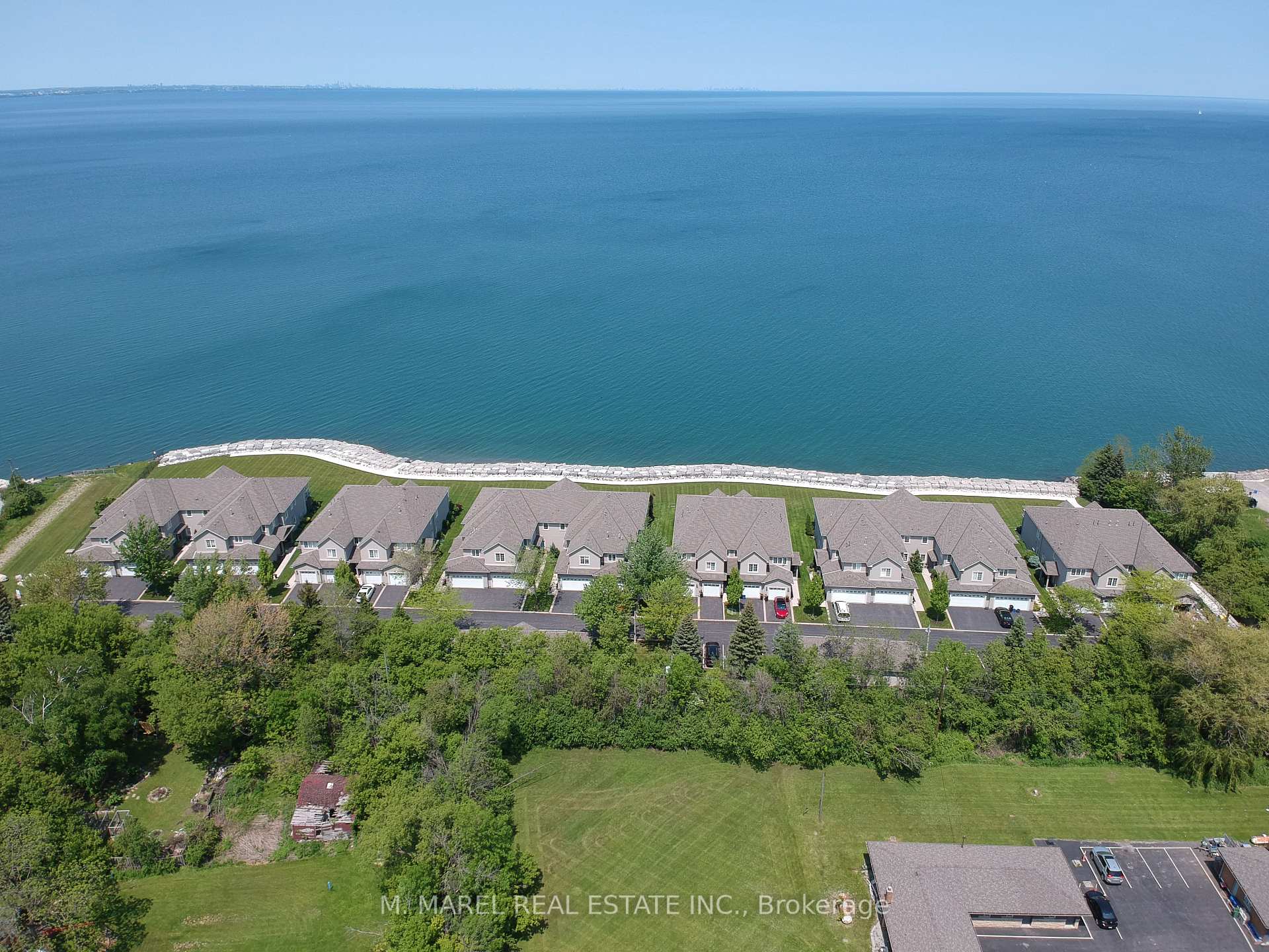 4 Bedrooms Condo at 484 Millen, Hamilton For sale