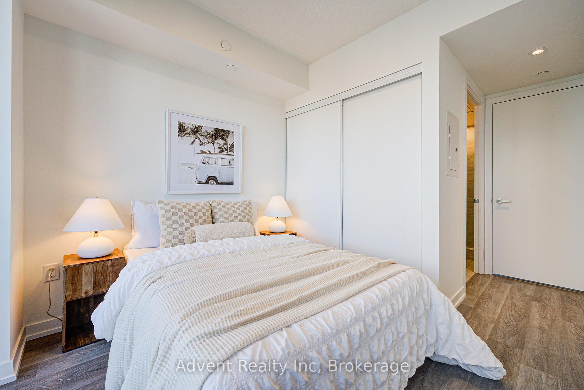 2 Bedrooms Condo at 55 Cooper,  Toronto For sale