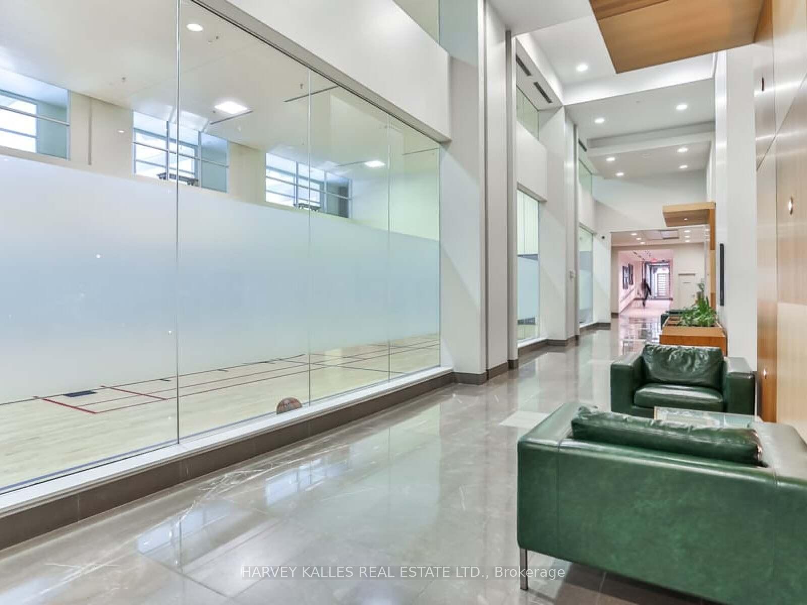 381 Front Street W 1810