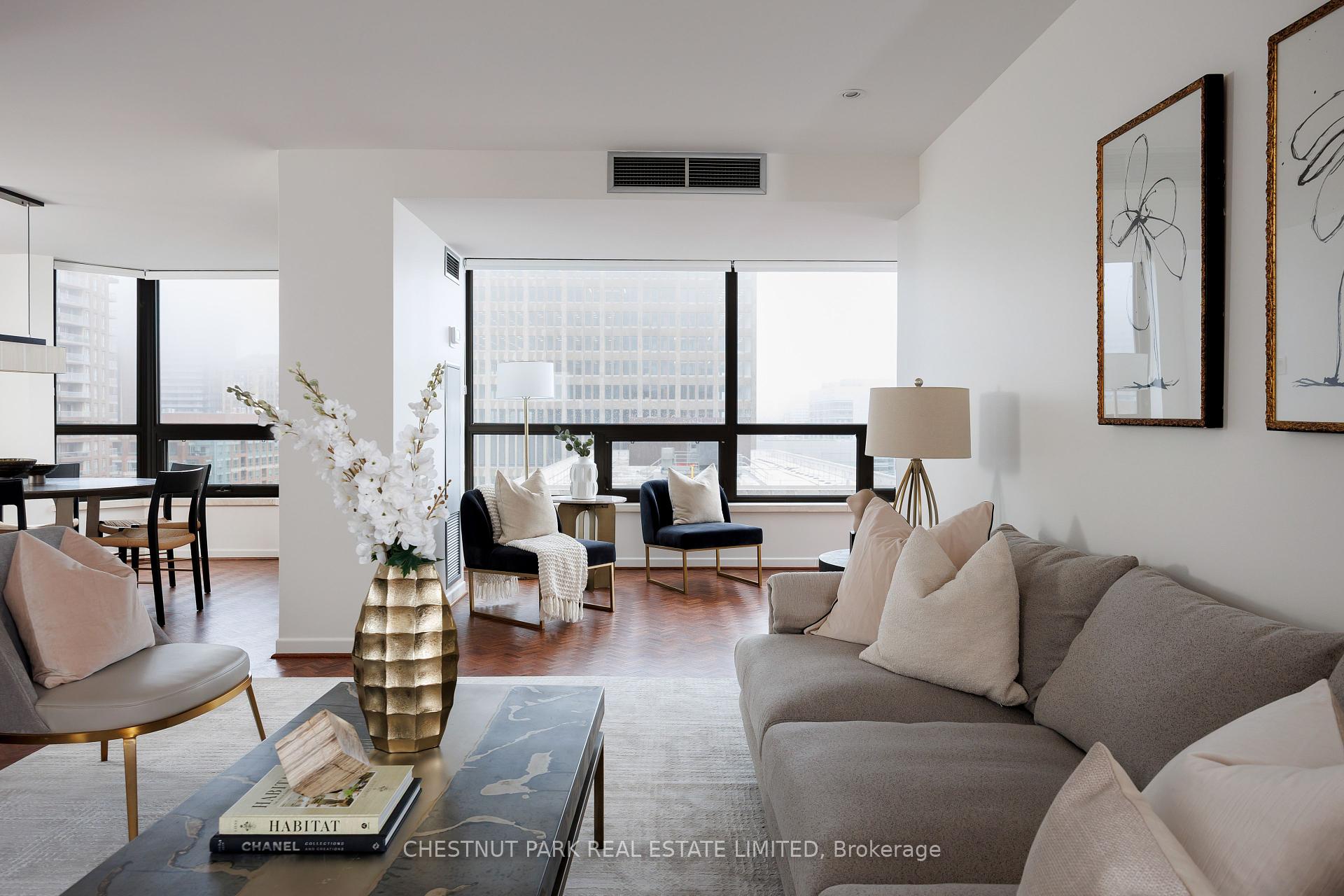 3 Bedrooms Condo at 62 Wellesley, Toronto For sale