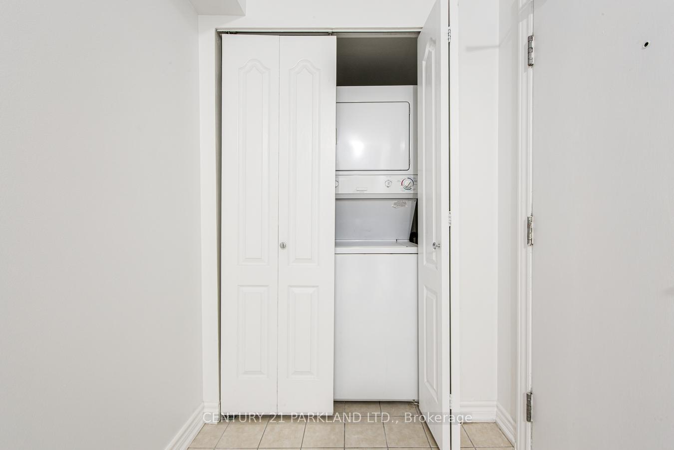 3 Bedrooms Condo at 8 Rean, Toronto For sale