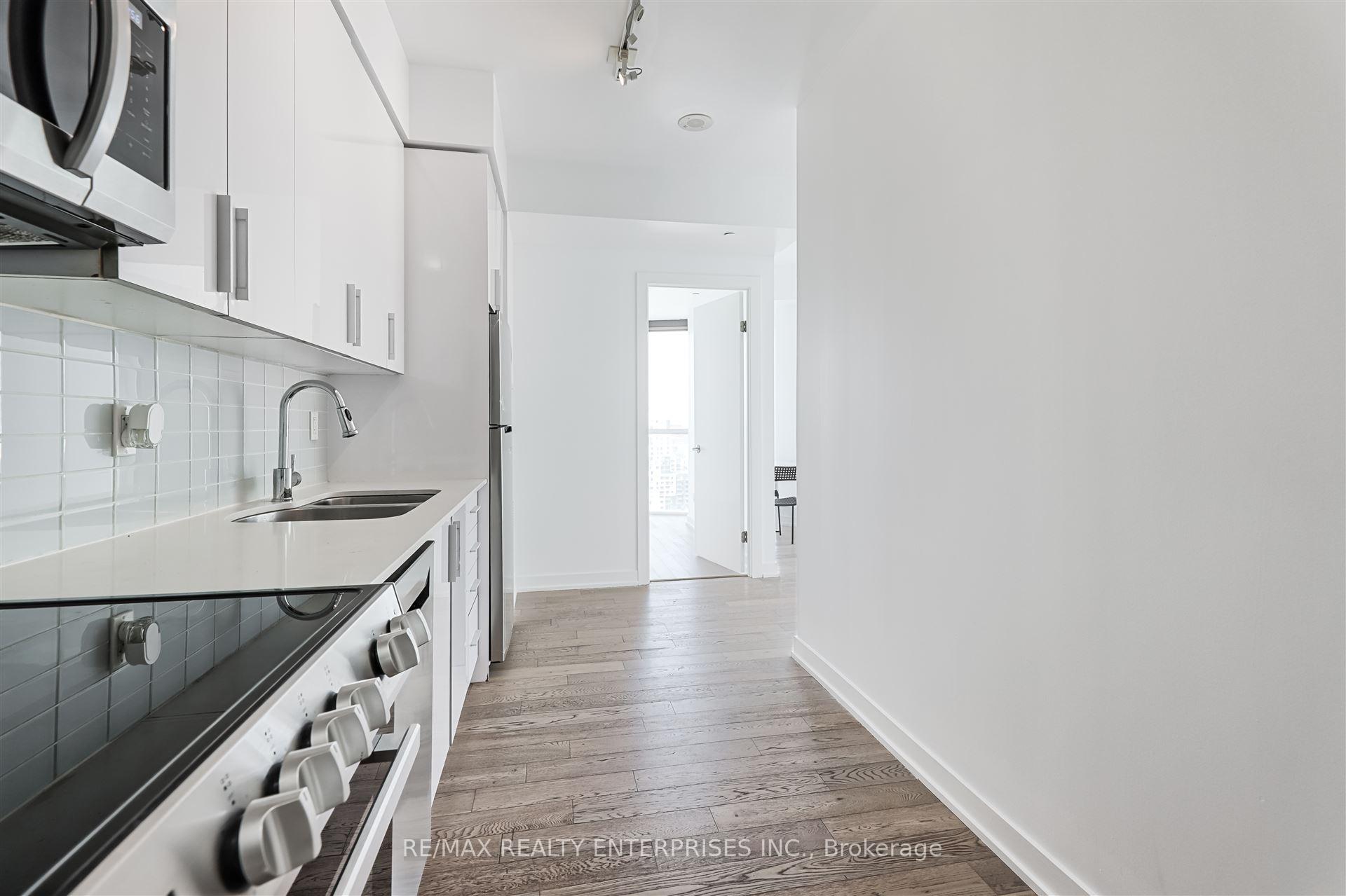 2 Bedrooms Condo at 20 Bruyeres, Toronto For sale