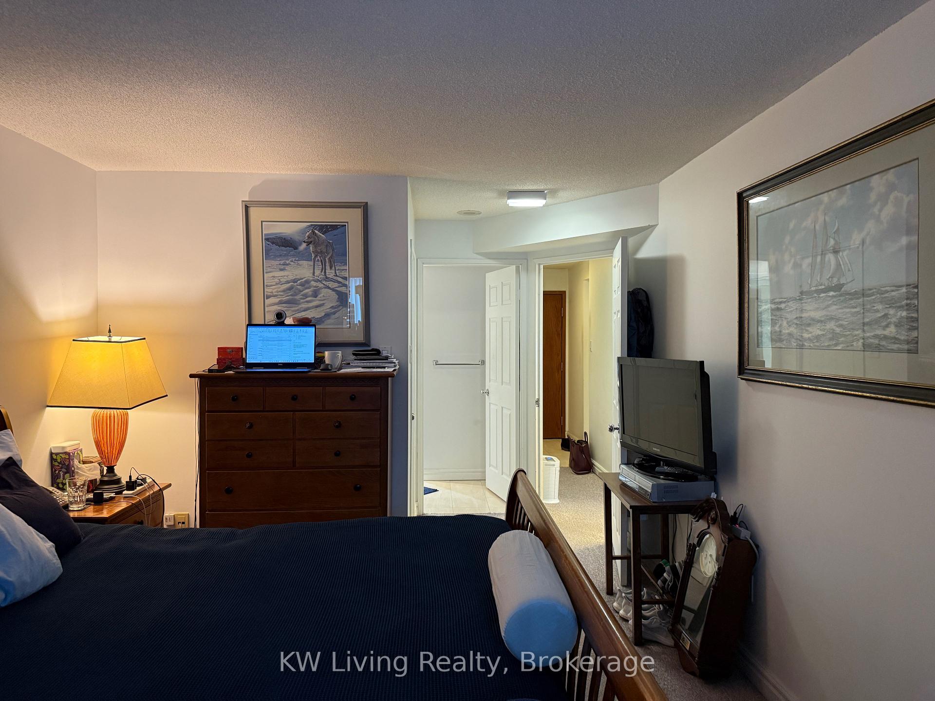 2 Bedrooms Condo at 33 University,  Toronto For sale