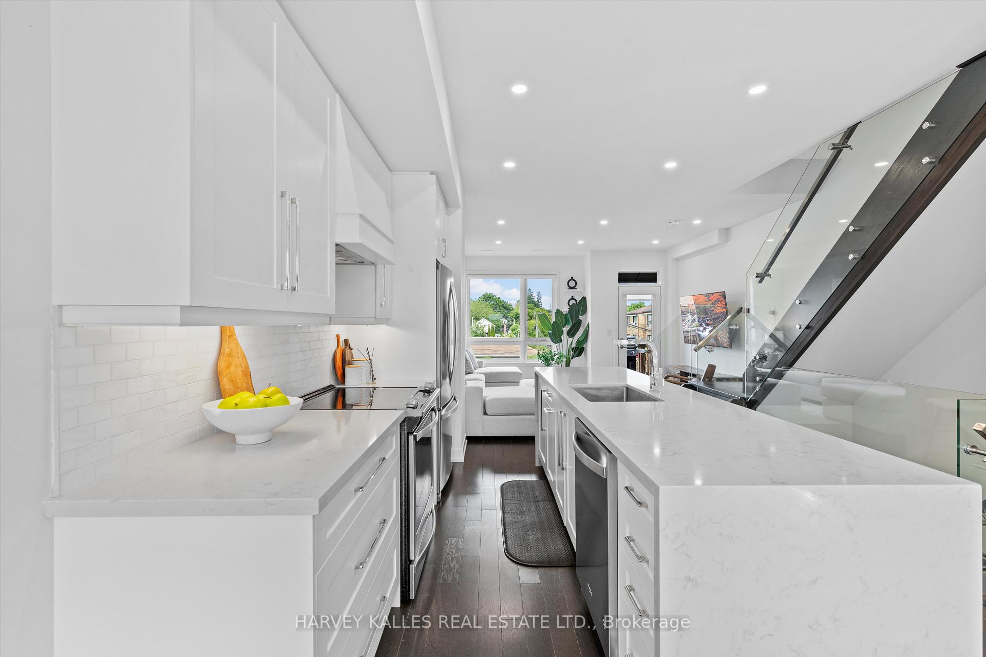 609A Harvie Avenue