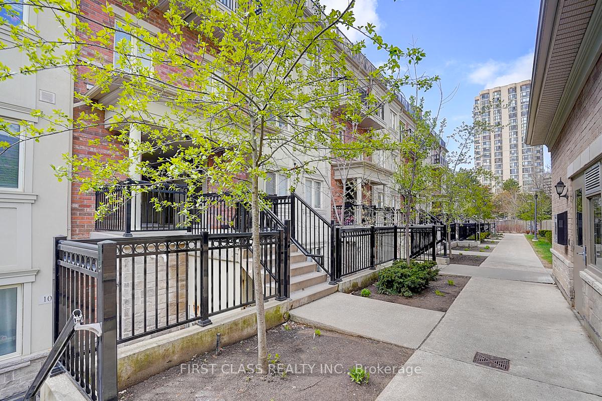 3 Bedrooms Condo at 17 Coneflower,  Toronto For sale