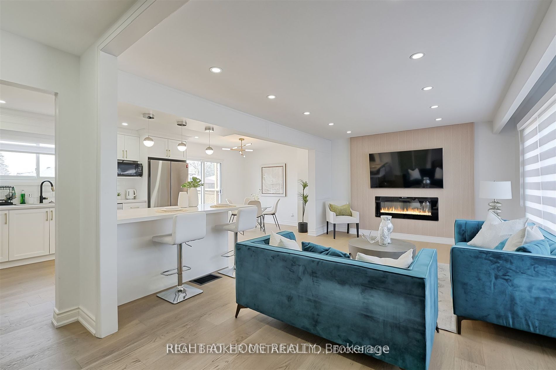 UPPER-778 Ashley Court
