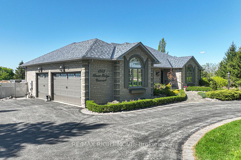 1263 Hawk Ridge Crescent, Severn, ON L3V 0Y6