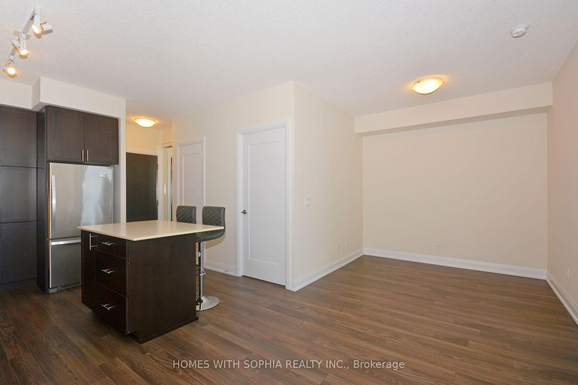 2 Bedrooms Condo at 18 Graydon Hall, Toronto For sale