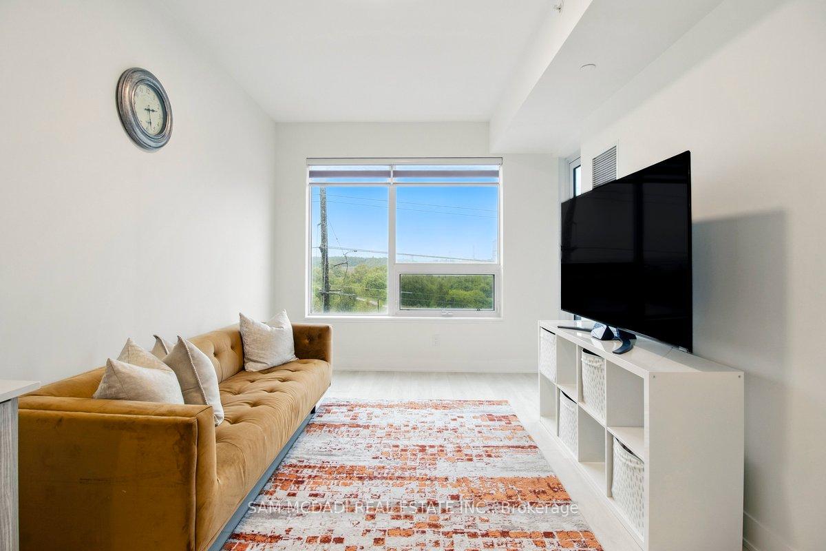 2 Bedrooms Condo at 2489 Taunton, Oakville For sale